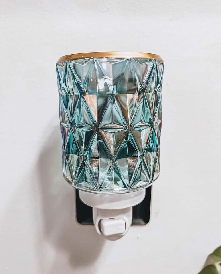 Joslin Thompson: Independent Scentsy Consultant ️Star Director ️ | 28 Poplar Cres, Springbrook, AB T4S 1V3, Canada | Phone: (519) 373-4289