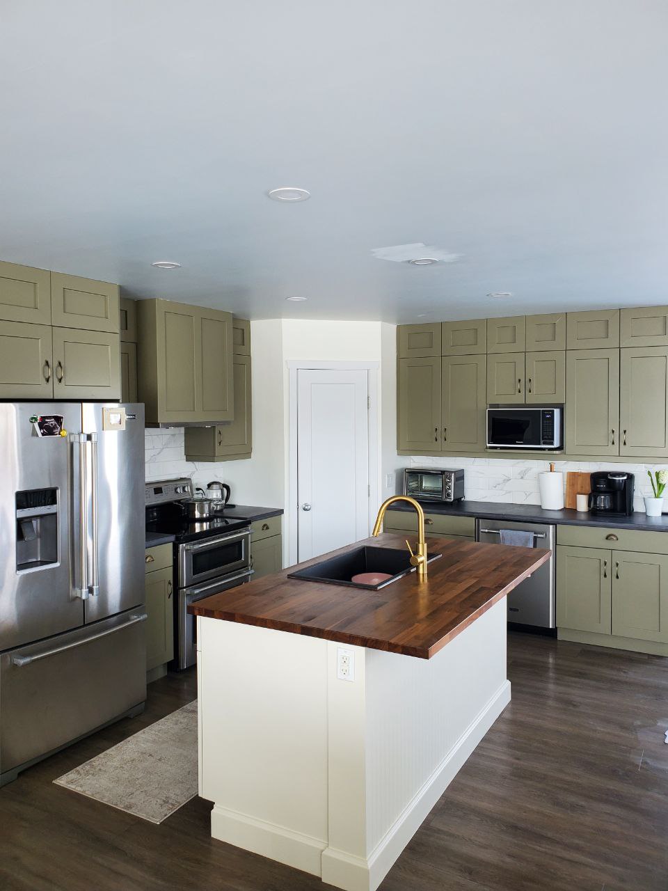 AWI painting | Russell St, Reinfeld, MB R6W 1M7, Canada | Phone: (204) 362-1042