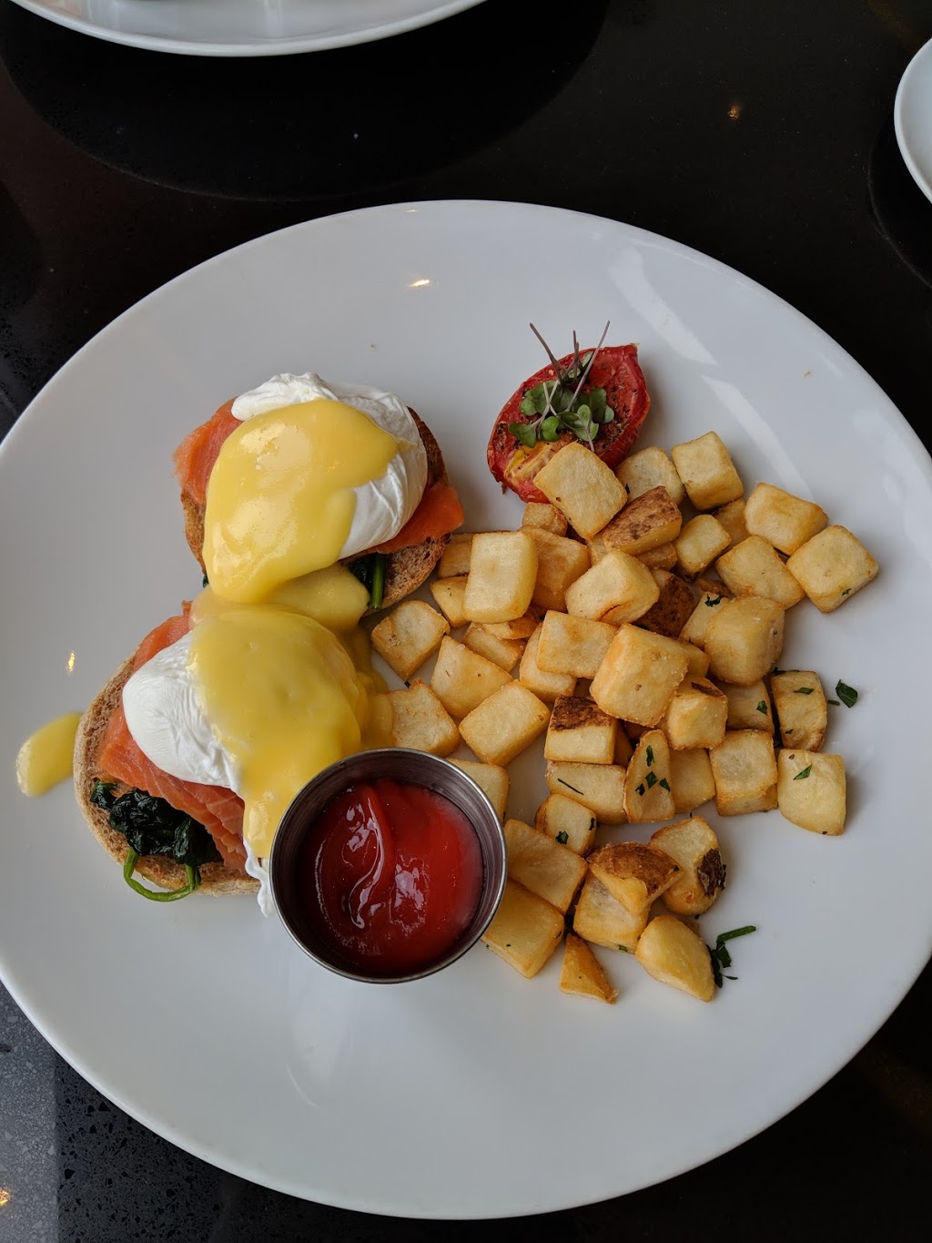 the apron | 3099 Corvette Way, Richmond, BC V6X 3A3, Canada | Phone: (604) 238-2105