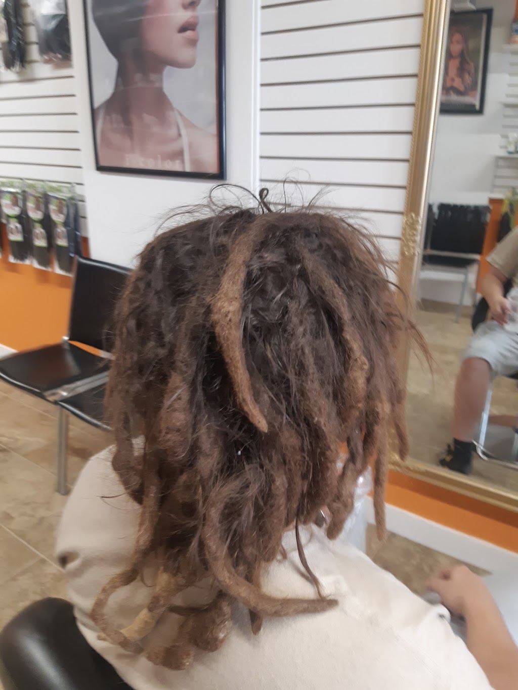 Five Star Hair Studio Lethbridge | 426 13 St N, Lethbridge, AB T1H 2S2, Canada | Phone: (416) 890-3740