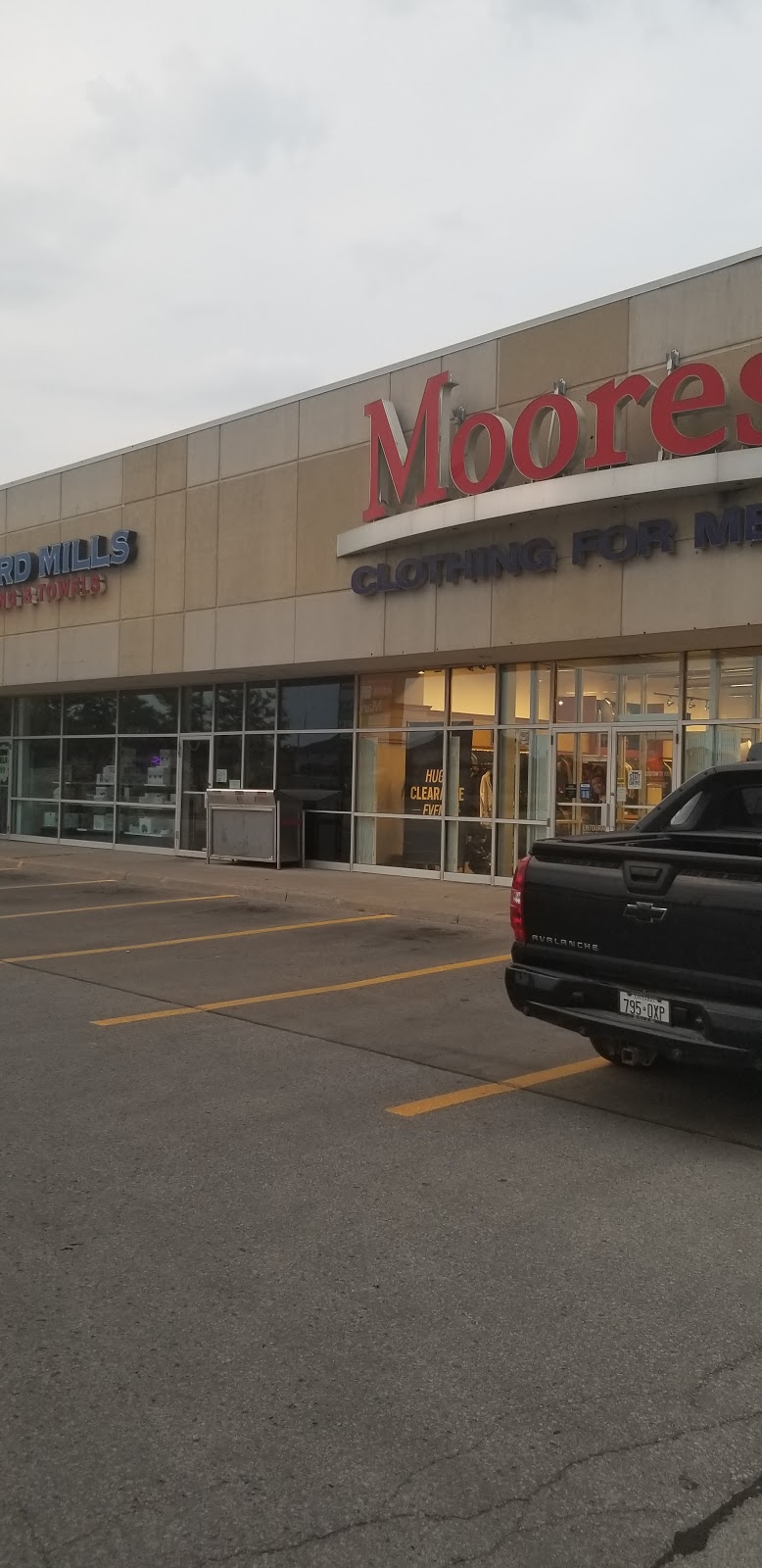 Moores Clothing for Men | 7190 Morrison St, Niagara Falls, ON L2E 7K5, Canada | Phone: (905) 353-0030