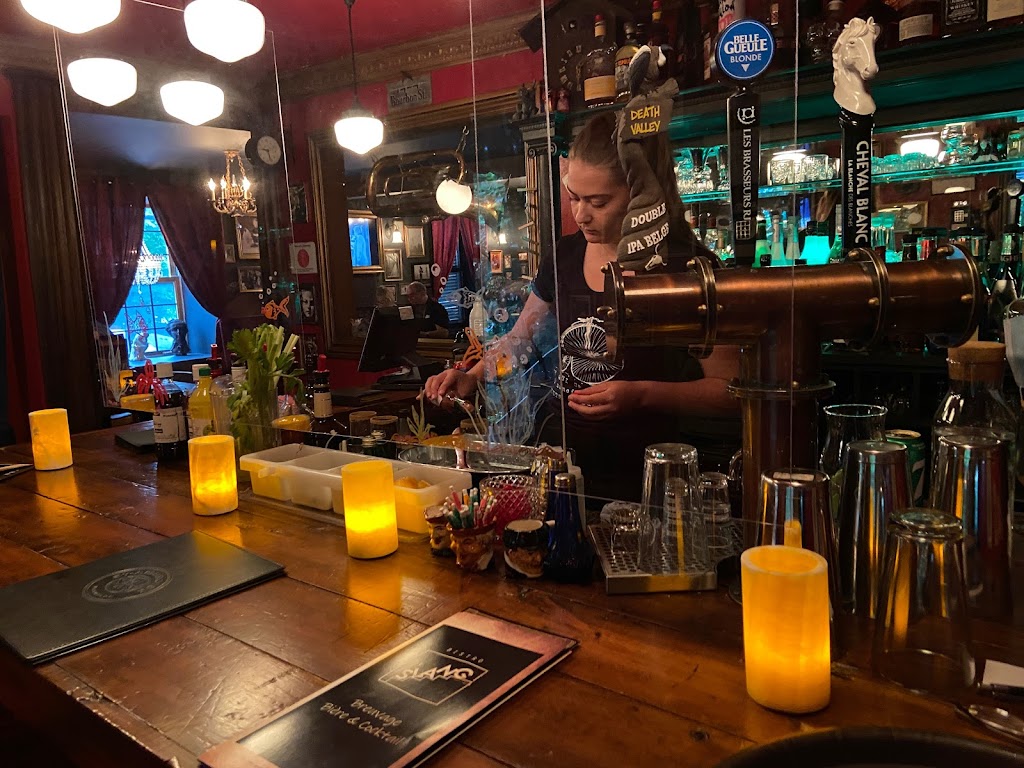 Bistro Le Slang | 28 La Grand-Rue, Sainte-Catherine-de-Hatley, QC J0B 1W0, Canada | Phone: (819) 868-9007