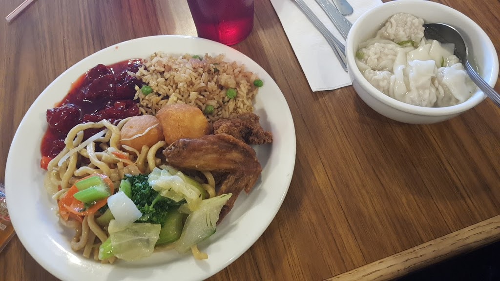 Peking Restaurant | 411 Confederation Dr, Saskatoon, SK S7L 6T4, Canada | Phone: (306) 384-7777