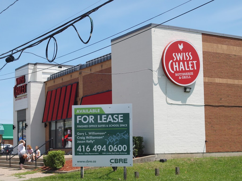 Swiss Chalet | 2131 Lawrence Ave E, Scarborough, ON M1R 3A6, Canada | Phone: (416) 759-3783