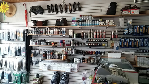 Cordonnerie Kelly | 139 Henri Bourassa E, Montréal, QC H3L 1B6, Canada | Phone: (514) 388-6374