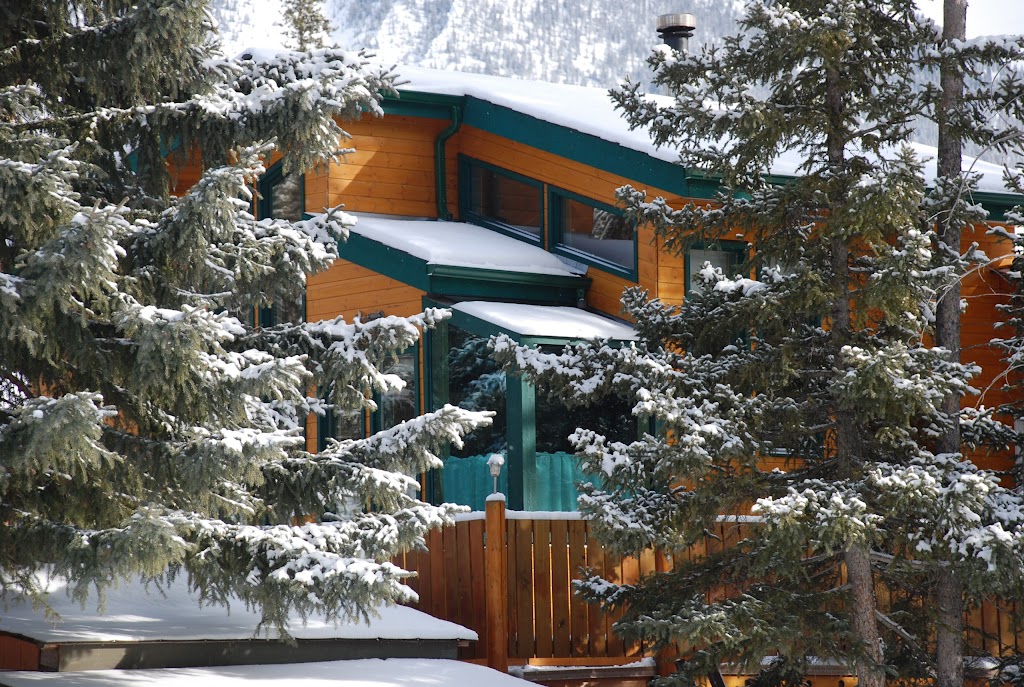 A Room With A View | 711 700 Larch Pl, Canmore, AB T1W 1S2, Canada | Phone: (403) 678-6624
