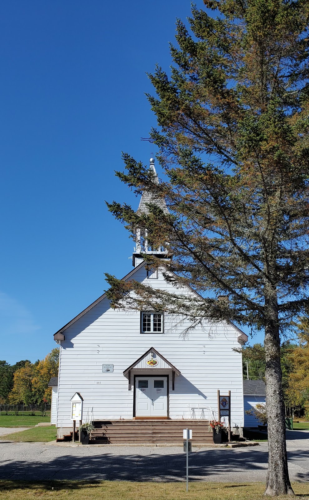 Église Saint-Philippe | 603 Chem. du Progrès, Chute-Saint-Philippe, QC J0W 1A0, Canada | Phone: (819) 585-2733