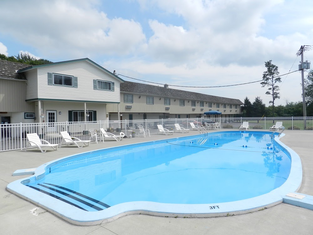 C-Way Resort Motel | 37067 NY-12, Clayton, NY 13624, USA | Phone: (315) 686-4214
