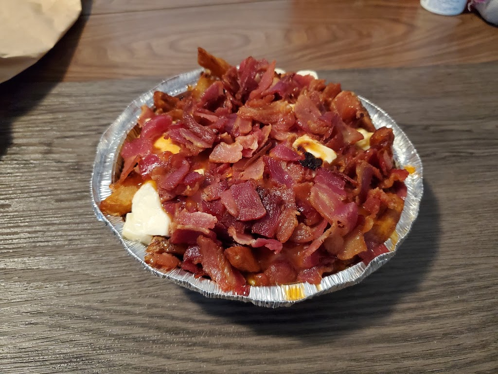 Le poutinault casse croute | 270b Bd Thibeau, Trois-Rivières, QC G8T 6Y4, Canada | Phone: (819) 909-4433