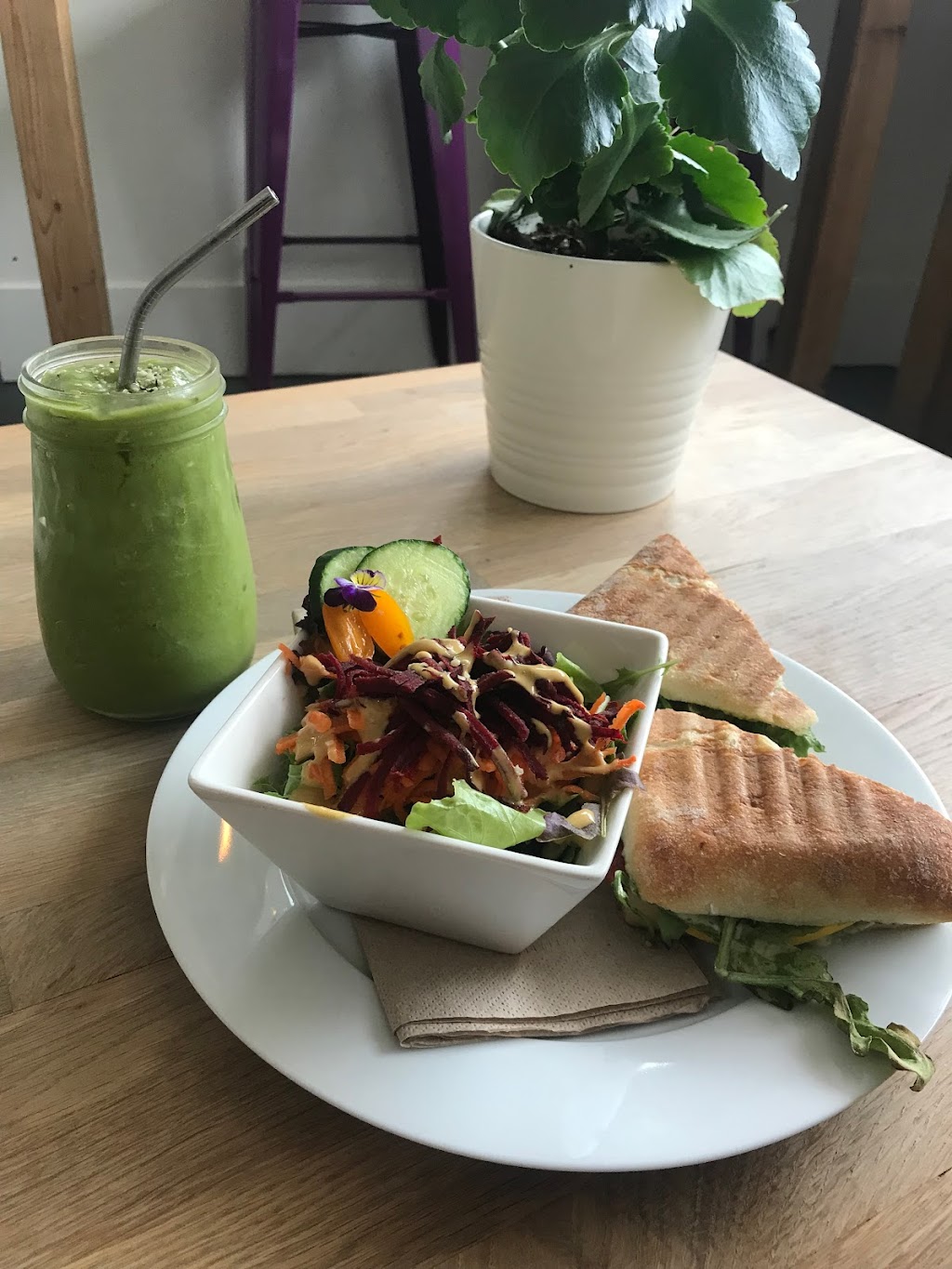 Whole Glow Cafe | 2713 Dunsmuir Ave, Cumberland, BC V0R 1S0, Canada | Phone: (250) 336-8223