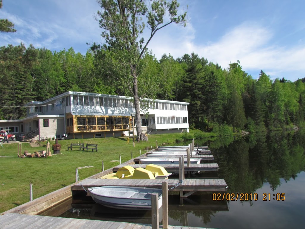 Manoir du Lac Caché | 2000 Rang du Lac Caché, Saint-Alexis-des-Monts, QC J0K 1V0, Canada | Phone: (819) 265-2203