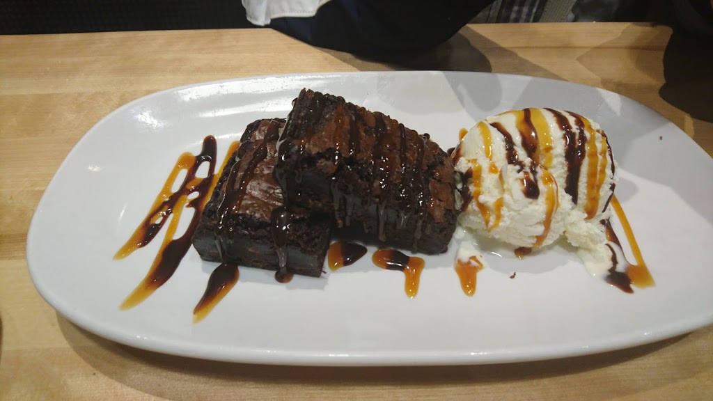Boston Pizza | 194A Chain Lake Dr, Halifax, NS B3S 1C5, Canada | Phone: (902) 450-0450