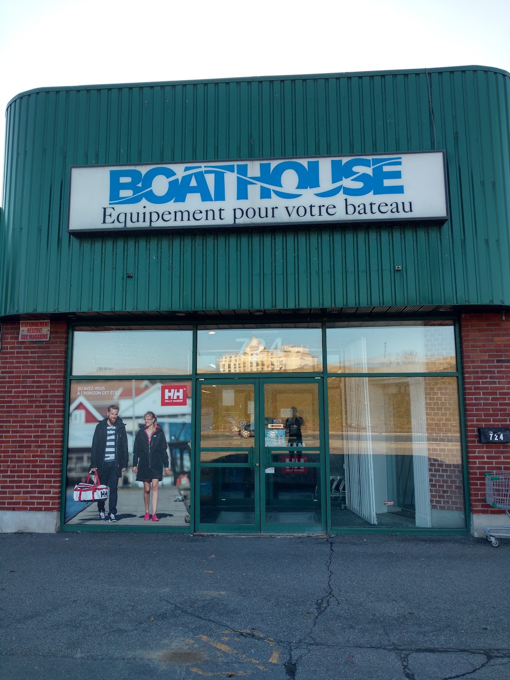 Boathouse | 724 Bd Montréal-Toronto, Dorval, QC H9S 1A1, Canada | Phone: (514) 631-8503