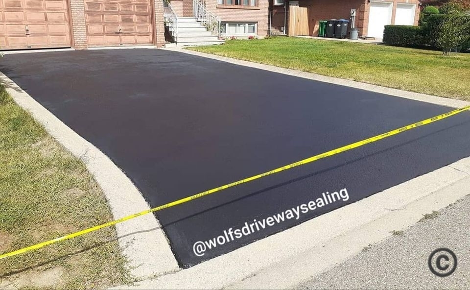 Wolfs Driveway Sealing | 2250 Homelands Dr, Mississauga, ON L5K 1G8, Canada | Phone: (416) 655-4133