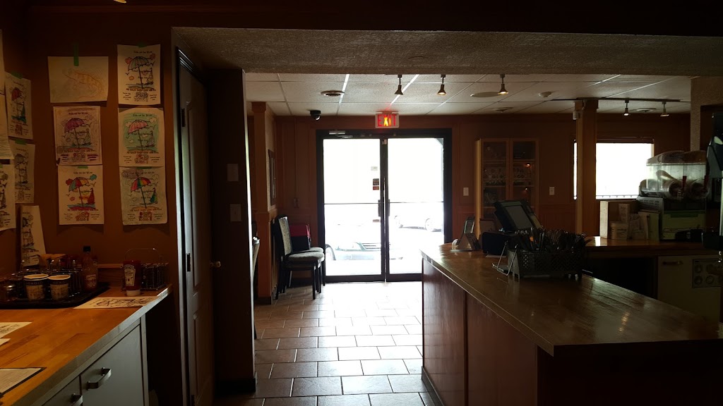 Rayleigh Pub And Liquor Store | 4309 Old, Yellowhead Hwy, Kamloops, BC V2H 1N4, Canada | Phone: (250) 578-7242