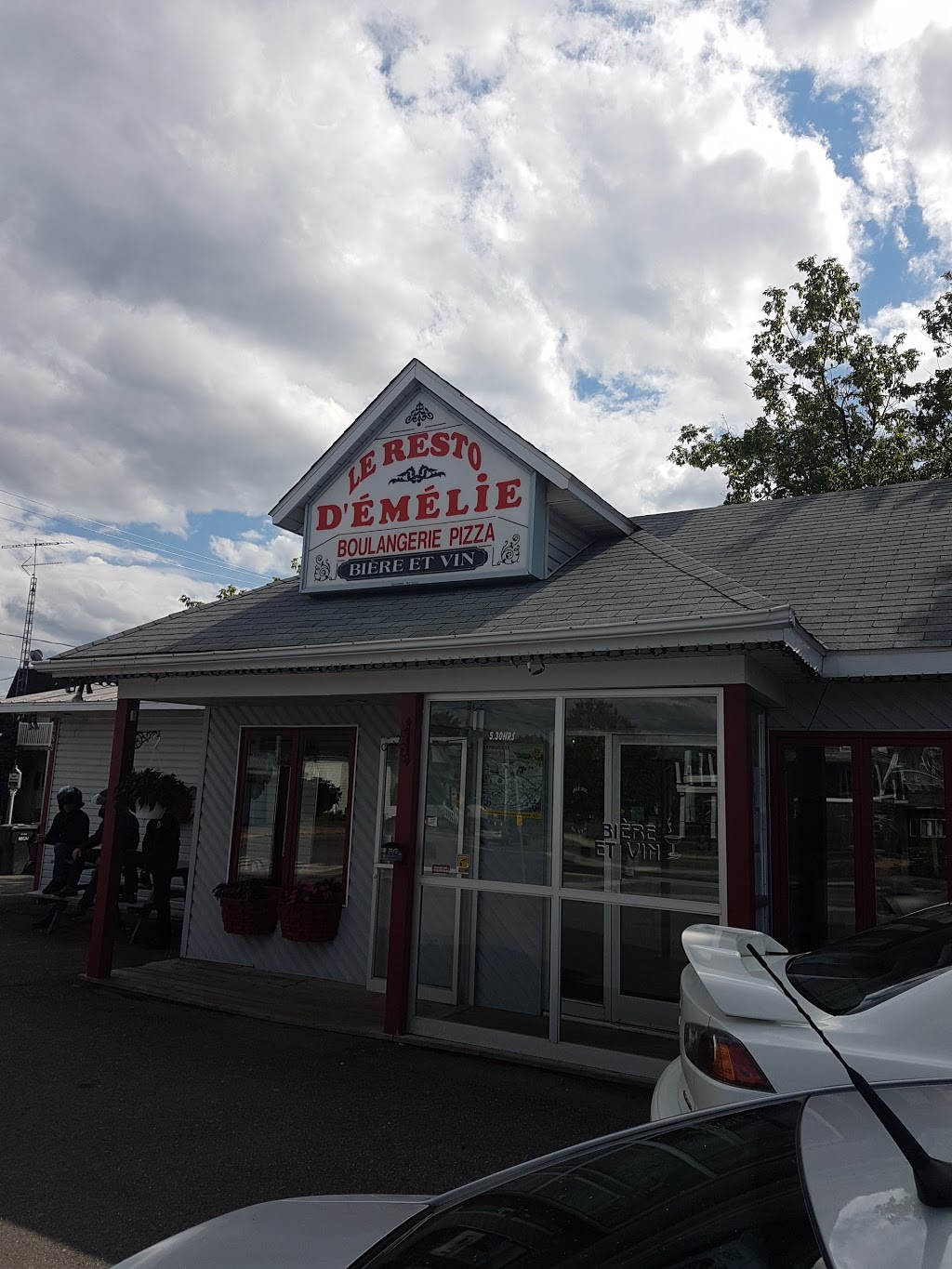 Resto dEmilie (Le) | 424 Rue Saint Michel, Sainte-Émélie-de-lÉnergie, QC J0K 2K0, Canada | Phone: (450) 886-5253