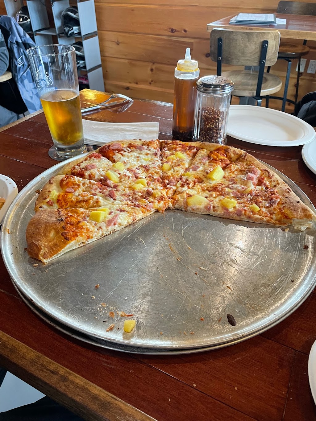 Wally’s Place Pub & Patio | 86 Renwick Rd, Apsley, ON K0L 1A0, Canada | Phone: (705) 656-4694