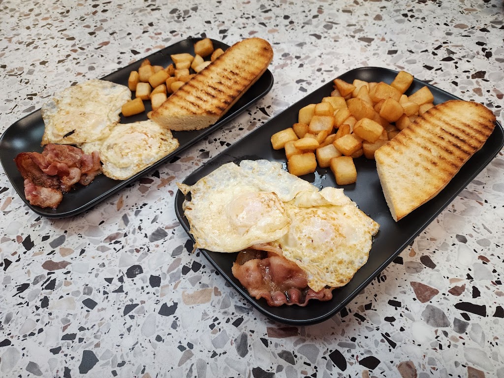 Restaurant le nouveau snoopy | 595F 9e Av, Beauceville, QC G5X 1J3, Canada | Phone: (418) 774-6434