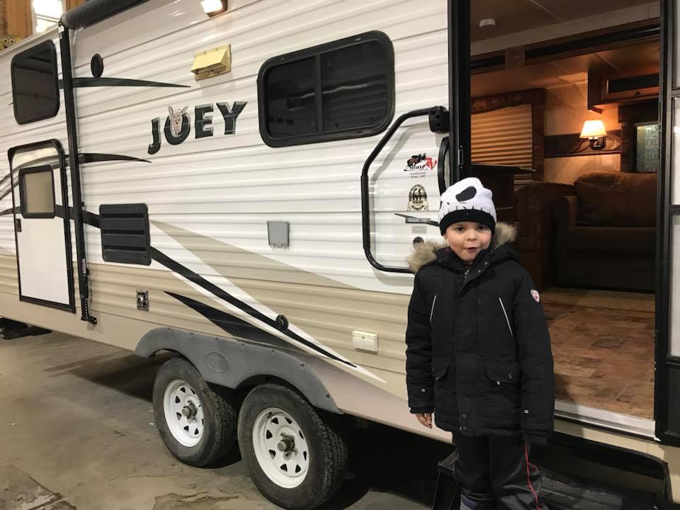 Deluxe RV Service & Sales | 706 9 Ave, Carstairs, AB T0M 0N0, Canada | Phone: (403) 337-0005