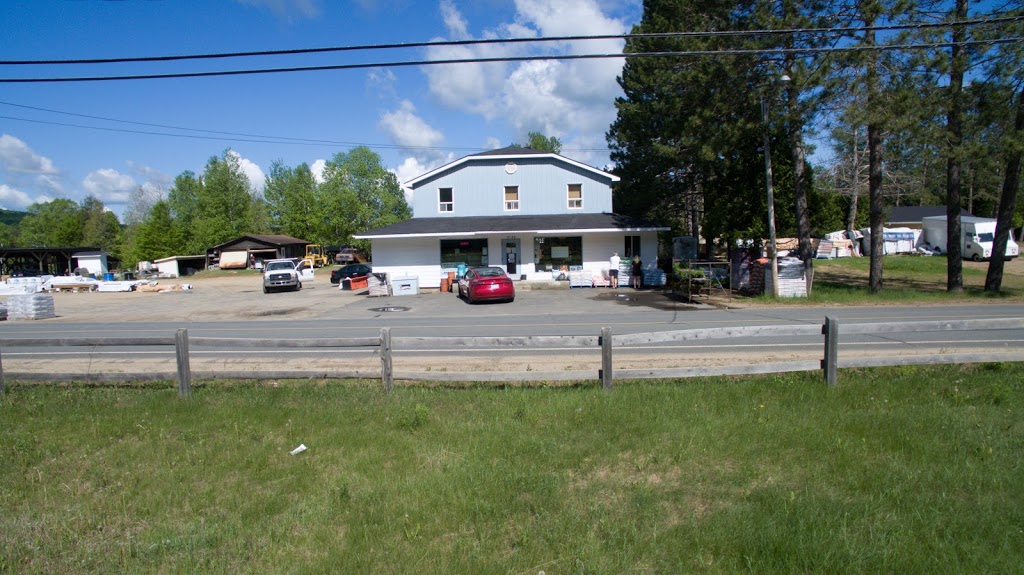 Quincaillerie Garnier | 1753 Chemin du Village, Amherst, QC J0T 2T0, Canada | Phone: (819) 687-2848