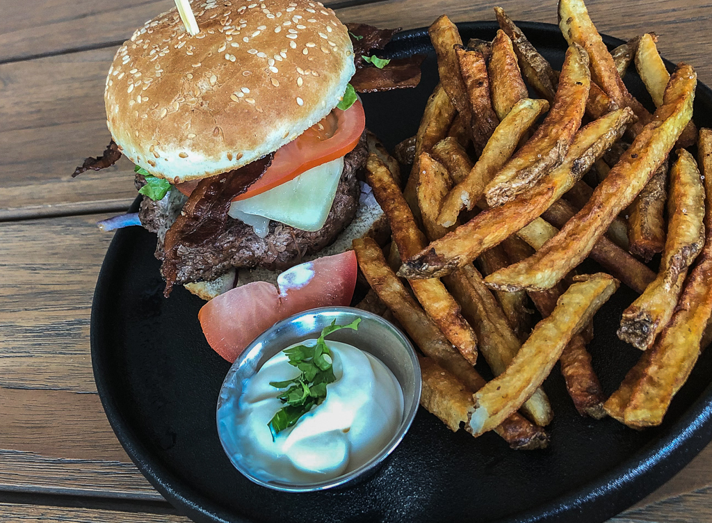 Bistro de lEstran | 192 Rue-Sainte Anne, Baie-Saint-Paul, QC G3Z 1P8, Canada | Phone: (418) 435-3321