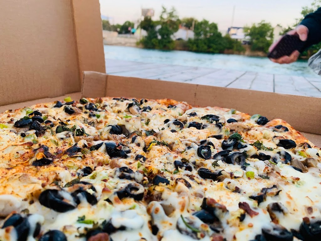 Gambler’s Pizza | 7282 Drummond Rd, Niagara Falls, ON L2G 7B5, Canada | Phone: (905) 371-1100