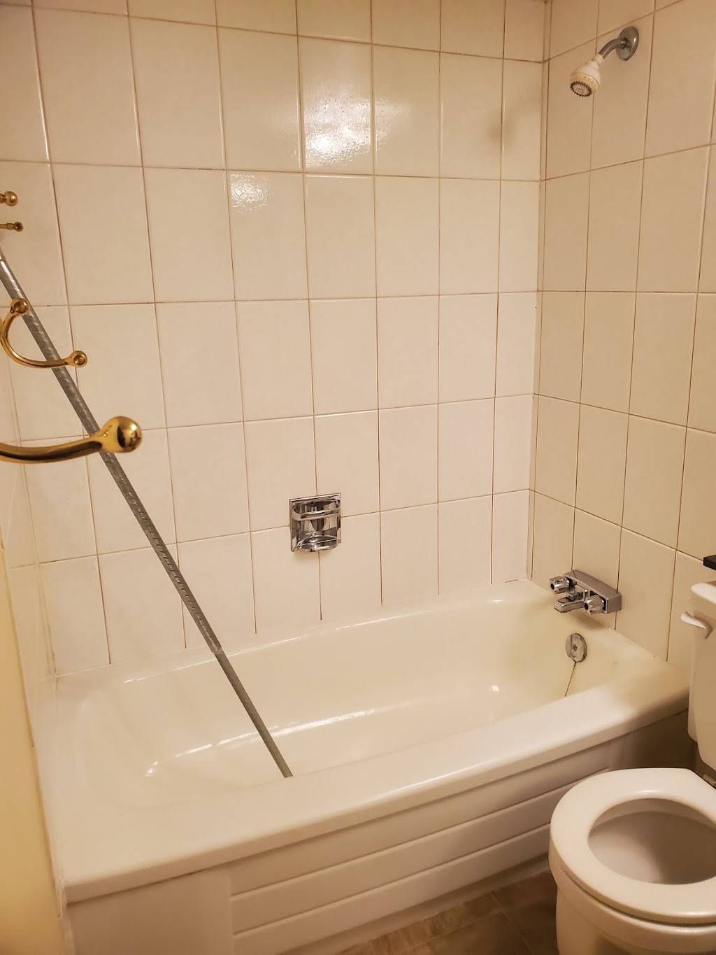 Bath Fitter | 349 Johnson Ave W, Winnipeg, MB R2L 0J2, Canada | Phone: (204) 272-8127