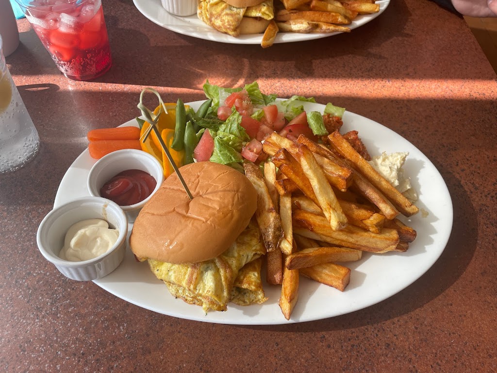 Eugenias Kitchen at the Shallamar | 1328 Portage Rd, Kirkfield, ON K0M 2B0, Canada | Phone: (705) 438-1164