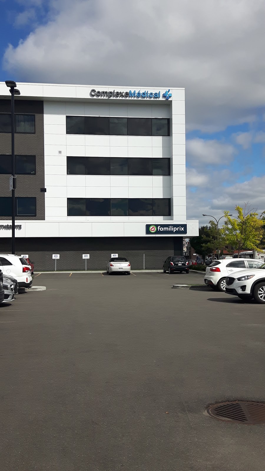 Familiprix - Karine Croteau et Walid Khoder | 891 Boulevard des Seigneurs, Terrebonne, QC J6W 1T8, Canada | Phone: (450) 961-1222