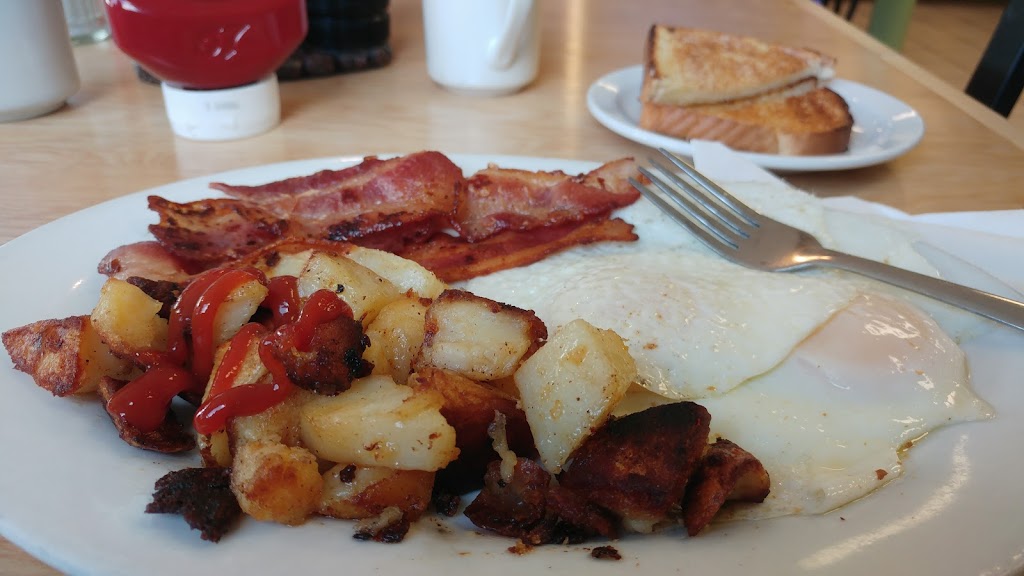 Upsala Family Restaurant | ON-17, Trans-Canada Hwy, Upsala, ON P0T 2Y0, Canada | Phone: (807) 986-2389