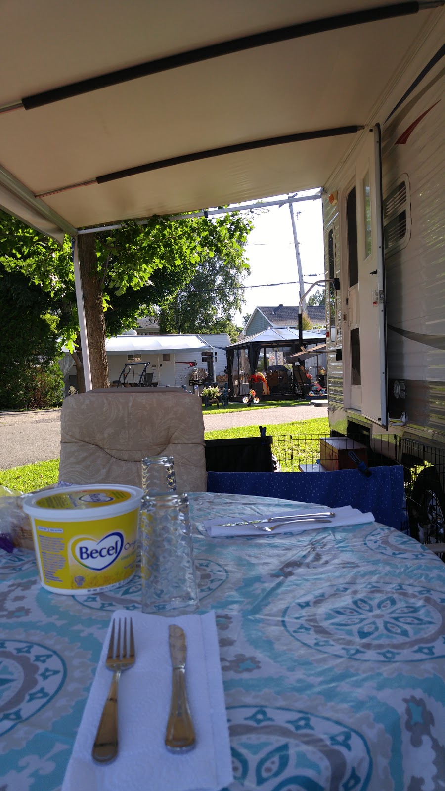 CAMPING LAC-AUX-FLAMBEAUX | 25 Rue Paré, Château-Richer, QC G0A 1N0, Canada | Phone: (418) 456-8618
