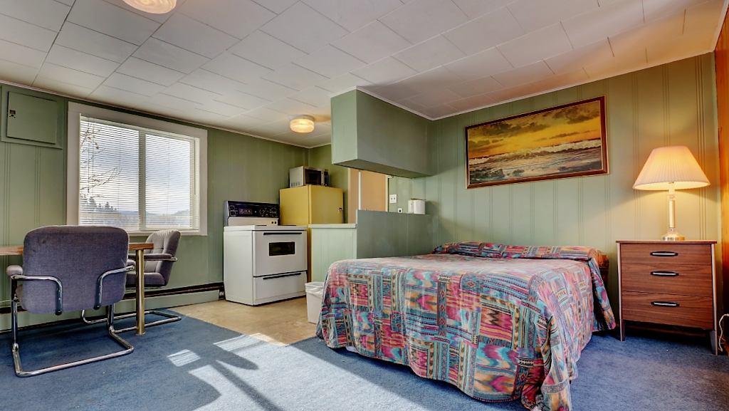 Deerview Lodge & Cabins | 398 BC-3, Princeton, BC V0X 1W0, Canada | Phone: (250) 295-0106