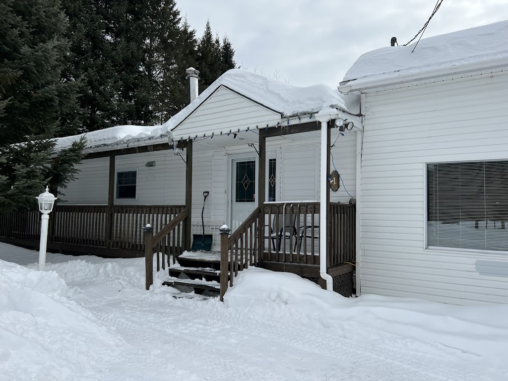 Les Chalets Fournier | 1 Chem. Laurin, Bowman, QC J0X 3C0, Canada | Phone: (613) 327-8848