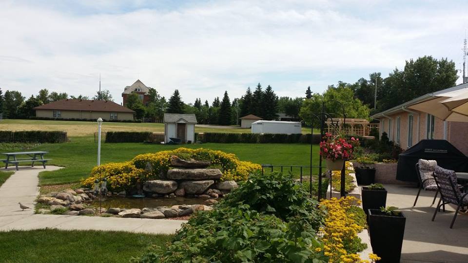 Parkway Lodge | 420 8 Ave SE, Weyburn, SK S4H 3N2, Canada | Phone: (306) 842-7868