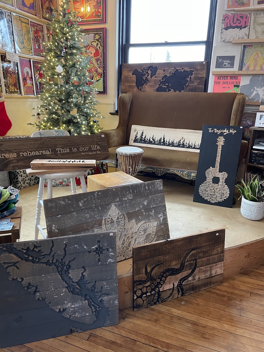 Moons Records Cumberland | 2739 Dunsmuir Ave, Cumberland, BC V0R 1S0, Canada | Phone: (250) 400-6666