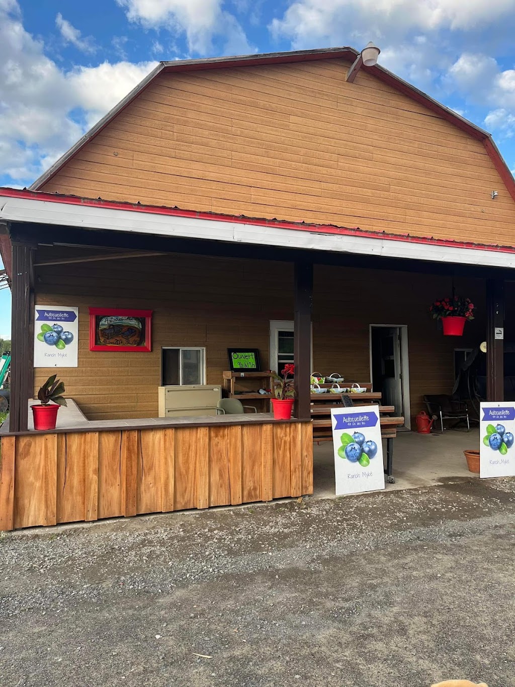 Ranch et Jardins Myké, autocueillette de bleuets et pommes | 414 Chem. des Îles, Pintendre, QC G6C 7M5, Canada | Phone: (418) 839-0207