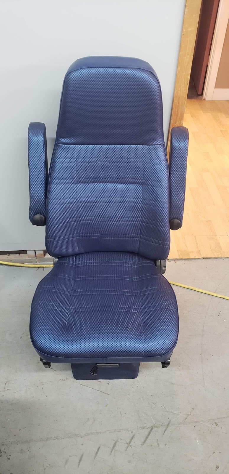 Rembourrage JBMT inc. | 700 Boulevard Industriel Local 9, Saint-Eustache, QC J7R 5V3, Canada | Phone: (514) 770-6562