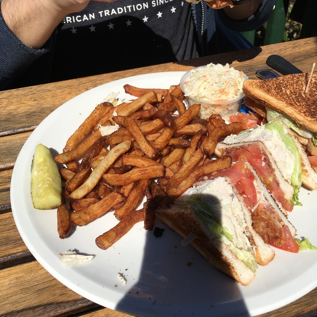 Resto-bar Zool | 695 Chemin des Outaouais, Pointe-Fortune, QC J0P 1N0, Canada | Phone: (450) 451-4127