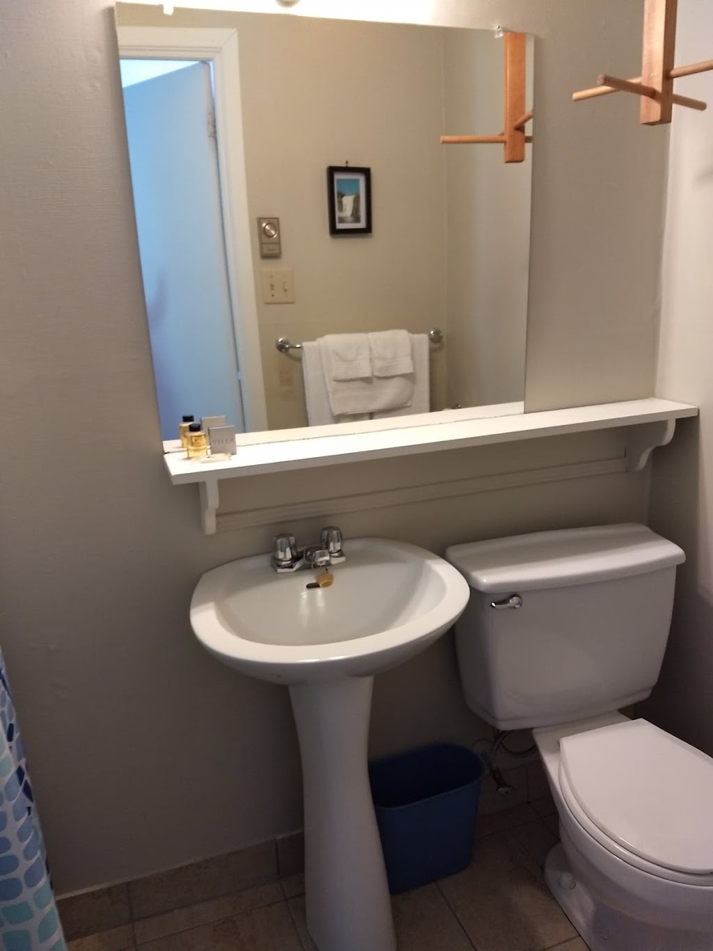 Motel Hibiscus | 9341 Boulevard Sainte-Anne, Sainte-Anne-de-Beaupré, QC G0A 3C0, Canada | Phone: (418) 702-1354