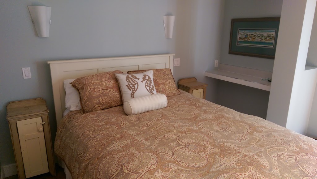 Salt Spring Carriage House B&B | 144 Fairway Dr, Salt Spring Island, BC V8K 1M6, Canada | Phone: (250) 538-8142