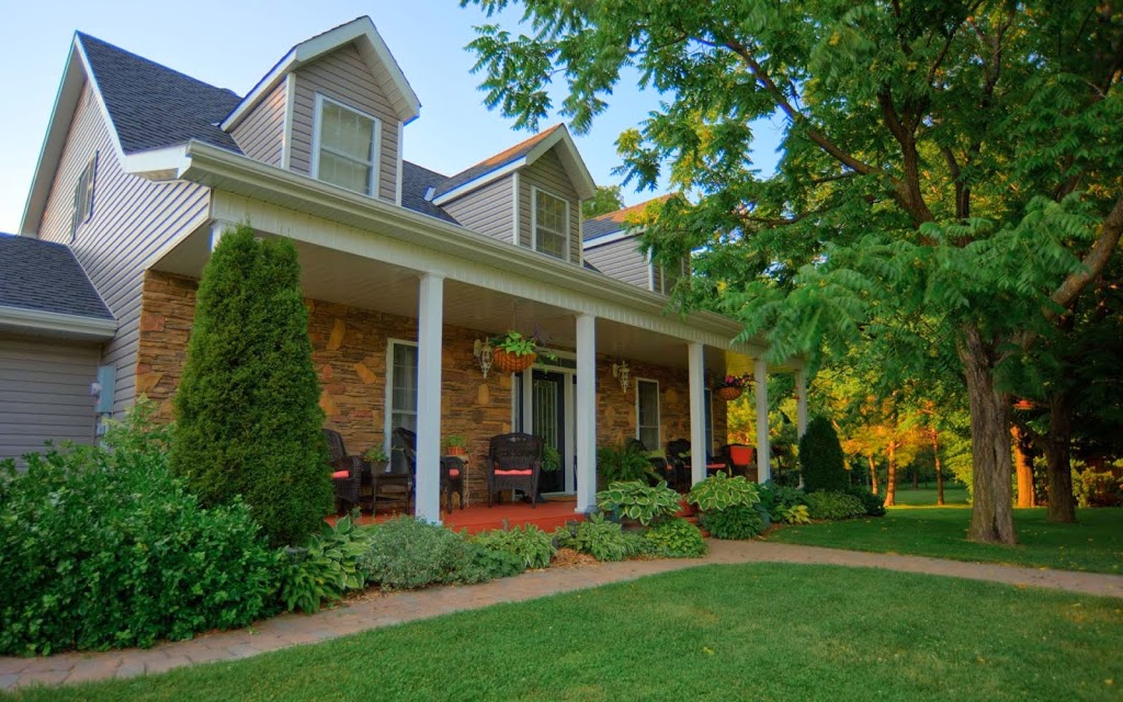 Bluebird Meadows Bed & Breakfast | 6156 Line 4 N, Midland, ON L4R 4K3, Canada | Phone: (705) 835-3334