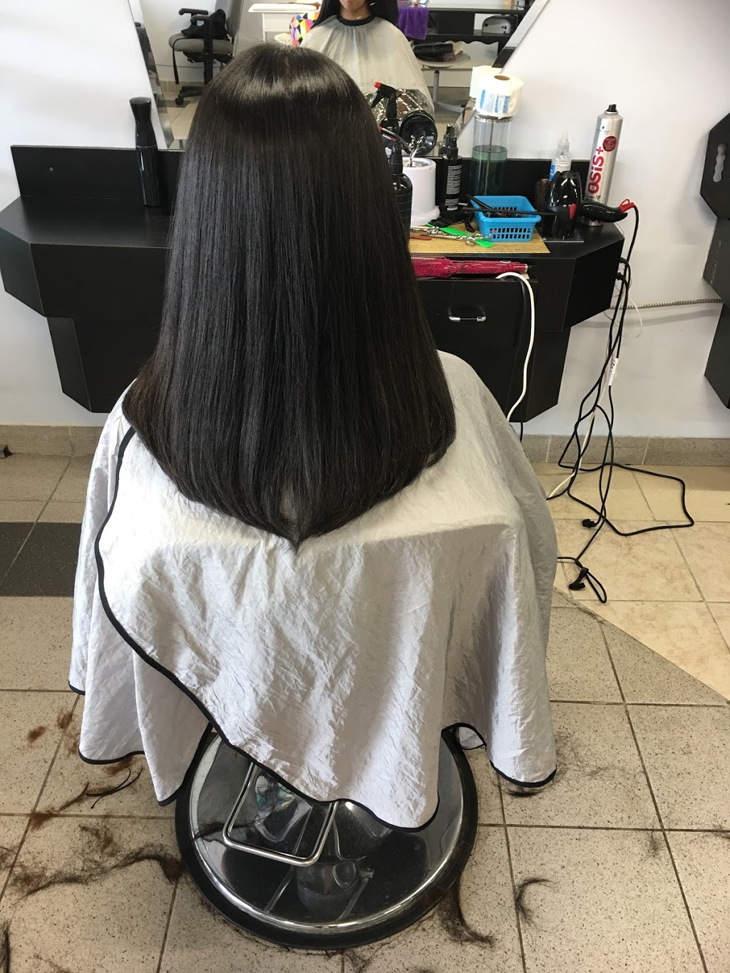 Lis Beauty Salon | 2300 John St #19, Thornhill, ON L3T 6G7, Canada | Phone: (647) 989-7778
