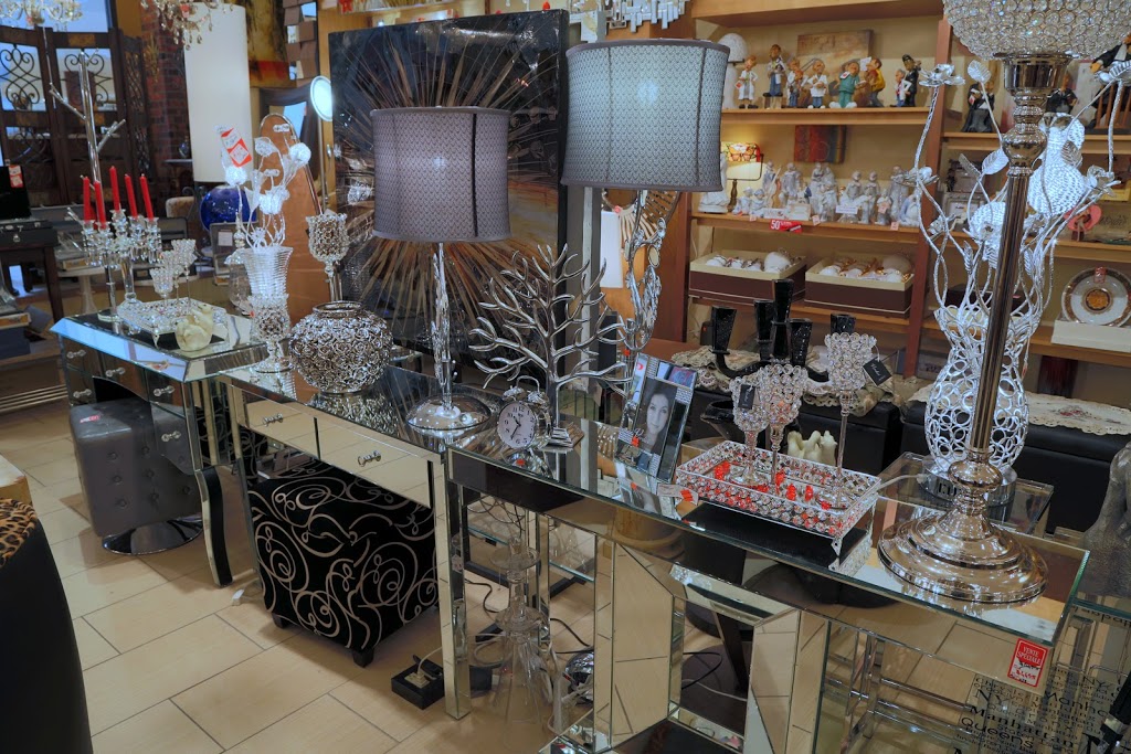 Aux Merveilles | 2305 Chemin Rockland, Mont-Royal, QC H3P 3E9, Canada | Phone: (514) 737-0805
