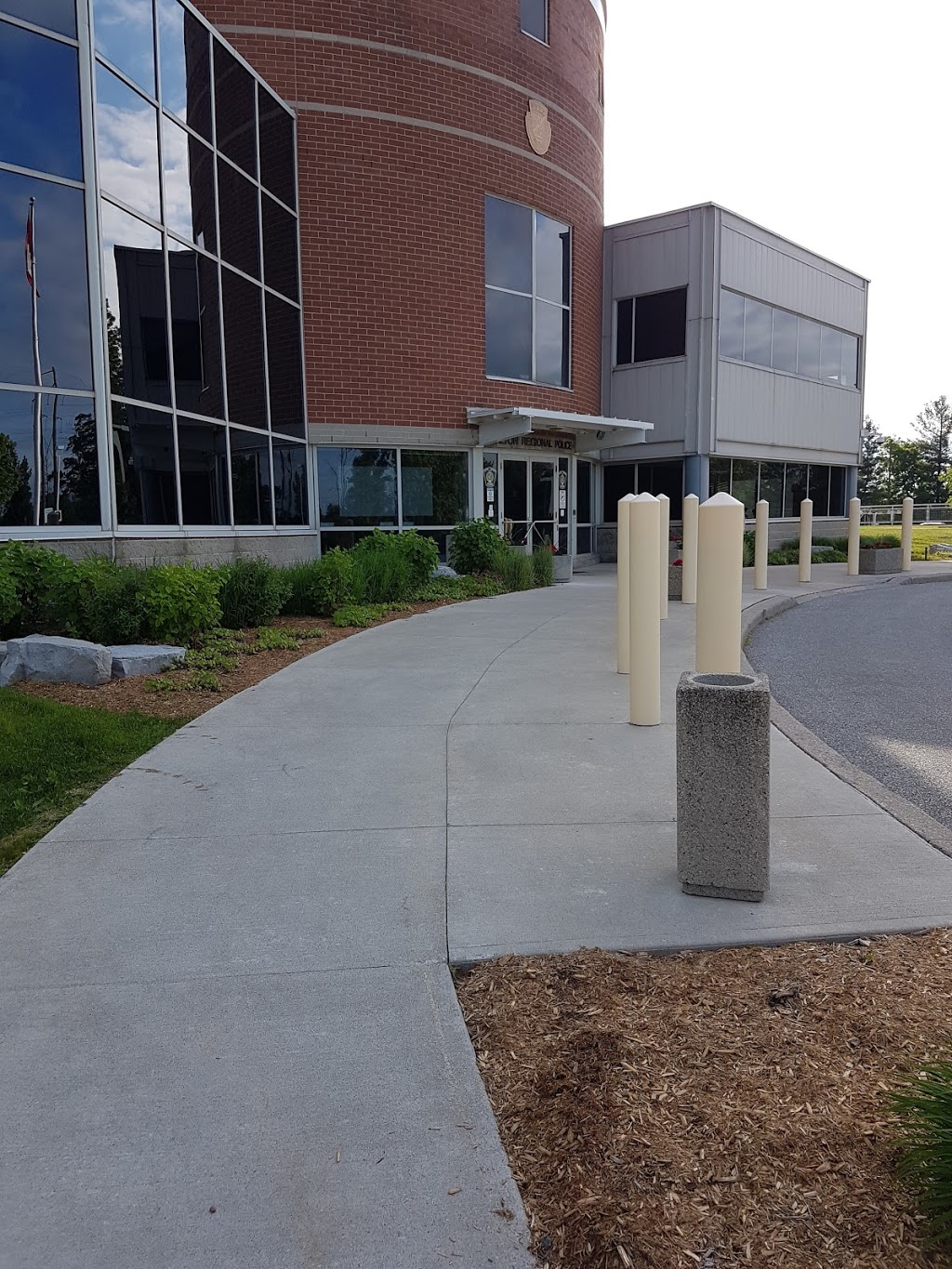 Halton Regional Police Service | 2485 North Service Rd W, Oakville, ON L6M 3H8, Canada | Phone: (905) 825-4777