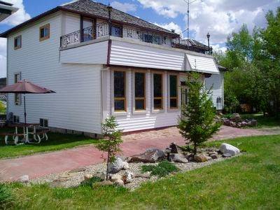 Rosebud ~ Queen Regent B & B | Beside Severn Creek School 312 SEVERN (not 7th Ave) Ave W, Rosebud, AB T0J 2T0, Canada | Phone: (403) 677-2451