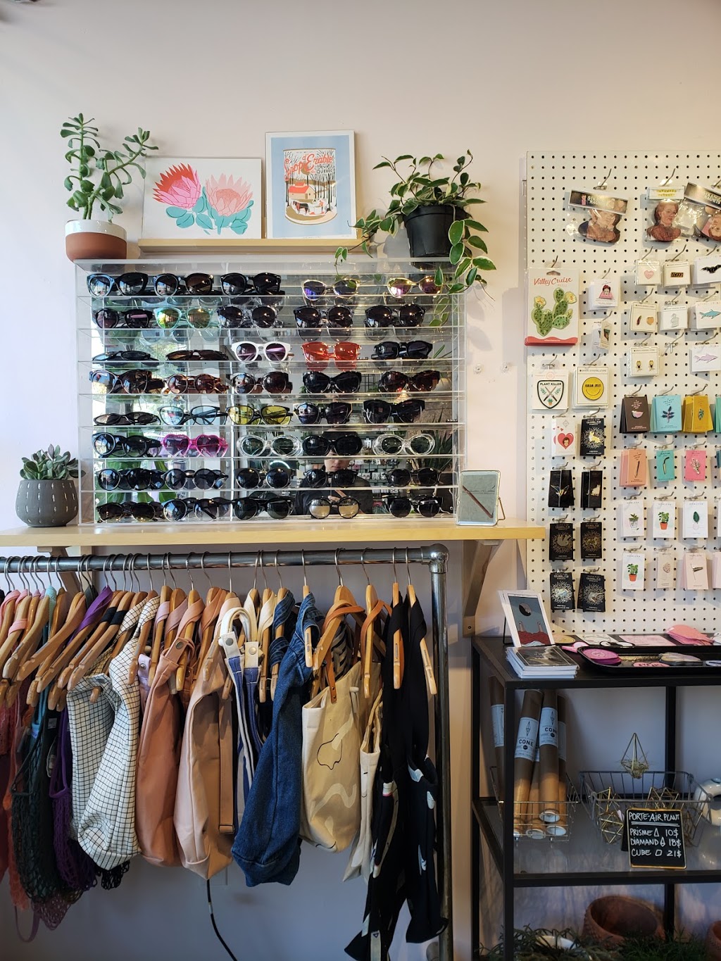 Ex-Voto | 6534 Boul St-Laurent, Montréal, QC H2S 3C6, Canada | Phone: (514) 544-8230