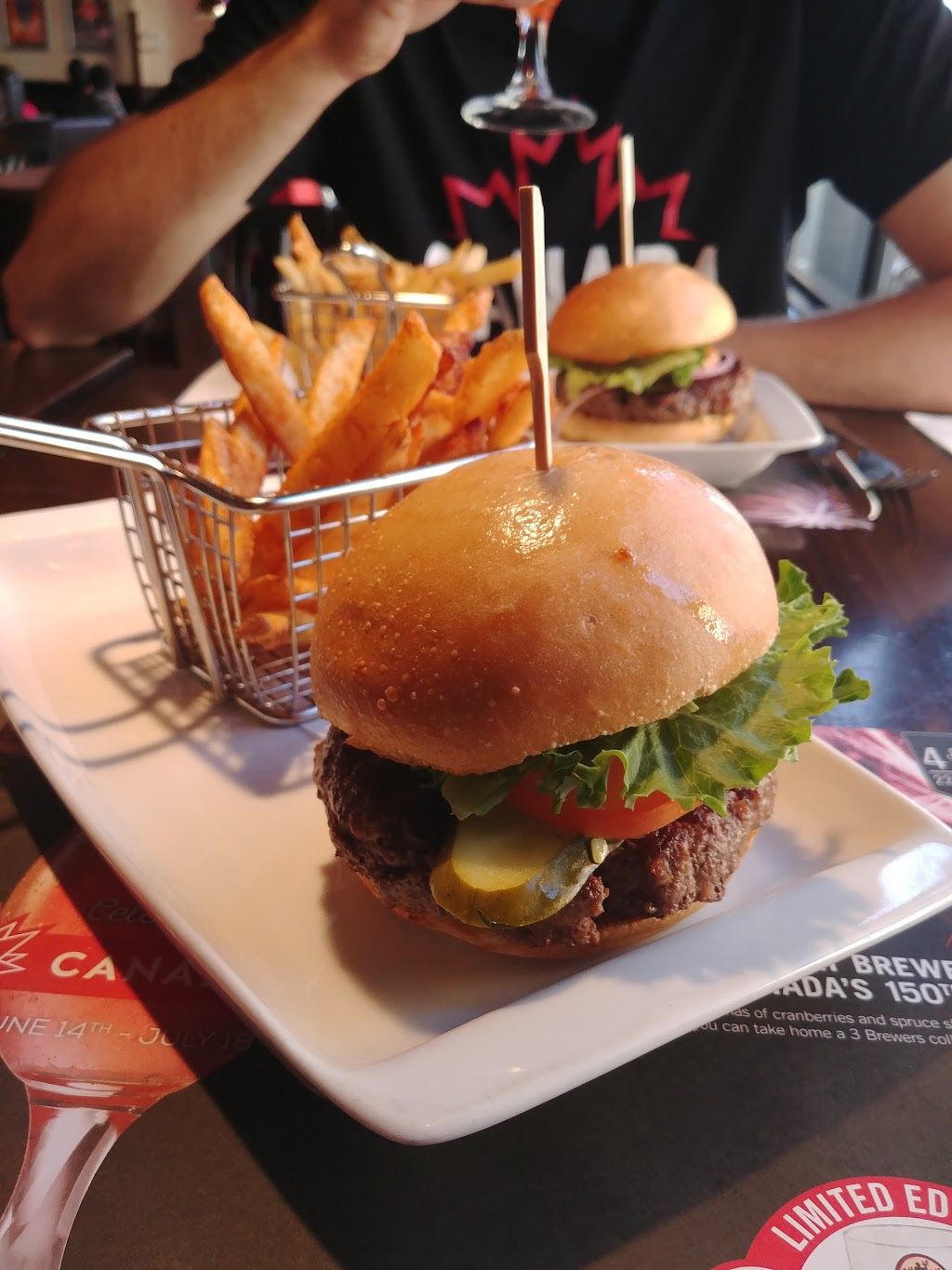 3 Brewers Oakville | 2041 Winston Park Dr, Oakville, ON L6H 6P5, Canada | Phone: (289) 813-2239