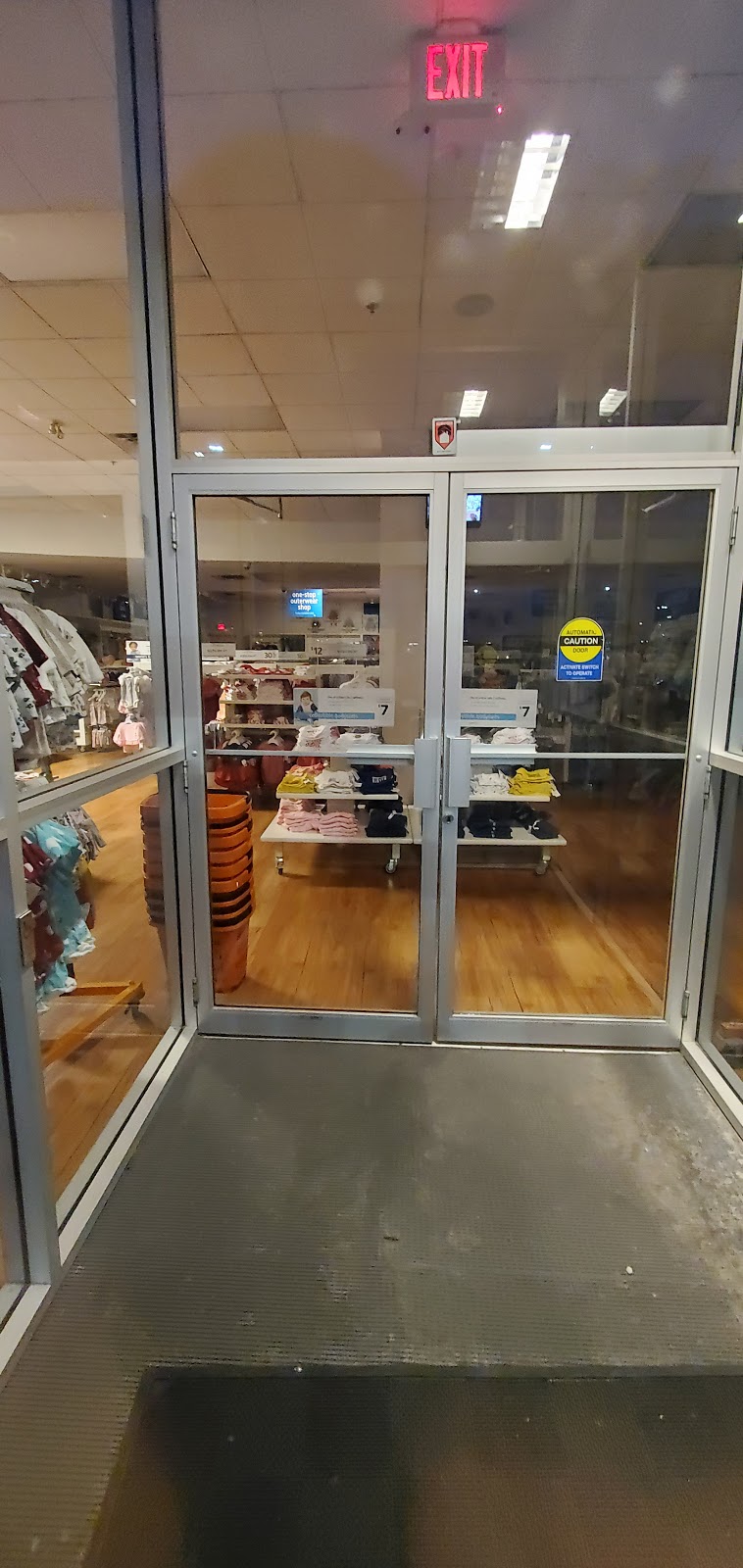 OshKosh Bgosh - Curbside Available | Smart Centres Etobicoke, 181 N Queen St, Etobicoke, ON M9C 1A7, Canada | Phone: (416) 642-1533