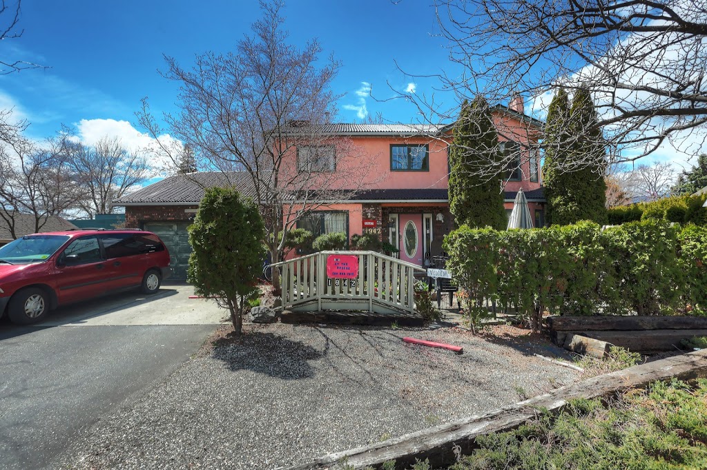 By the Bridge Bed & Breakfast | 1942 McDougall St, Kelowna, BC V1Y 1A2, Canada | Phone: (250) 860-7518
