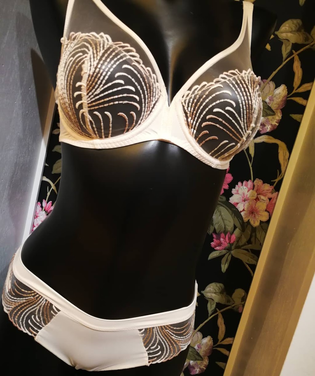 The Bra Boutique | 12 King St W, Cobourg, ON K9A 2L9, Canada | Phone: (289) 252-2277